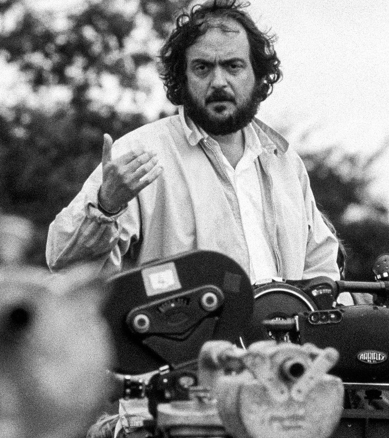 Kubrick_on_the_set_of_Barry_Lyndon_(1975_publicity_photo).jpg